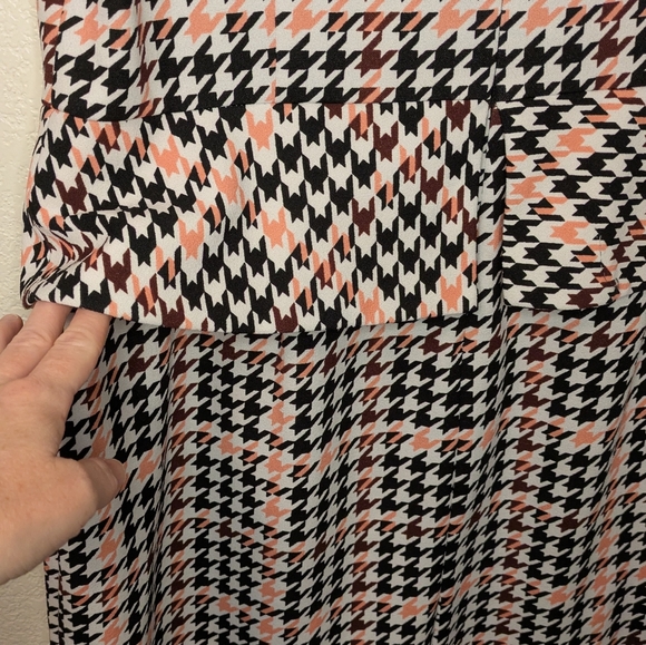 Shelby & Palmer Chic Houndstooth Dress in Pink and Black - Picture 4 of 7